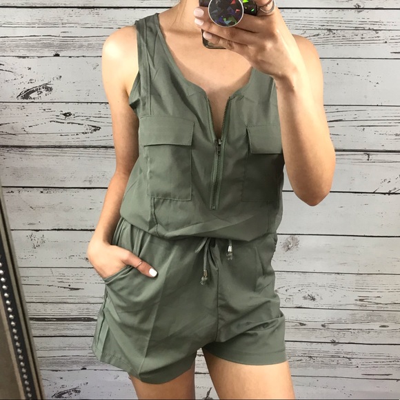 ❗️LAST ONE❗️Army Green Utility Romper [N] - Picture 3 of 6